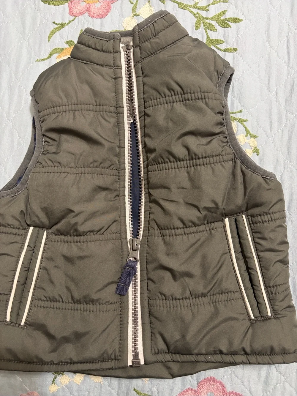 Carters Infant 12 month PreOwned Vest Excellent Shape